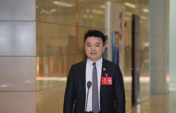 省政協(xié)委員、中山大學(xué)中山眼科中心主任林浩添：守護(hù)孩子們的“睛”彩“視”界