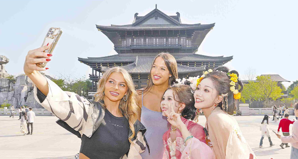 國際友人“打卡”羊城 17國70余名外國游客體驗(yàn)廣府年味