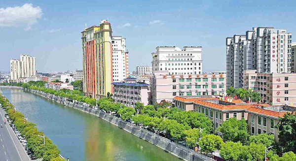 汕頭市潮南區(qū)綜合施策縱深推進(jìn)“百千萬(wàn)工程”落地見(jiàn)效 產(chǎn)業(yè)聚鏈成勢(shì) 城鄉(xiāng)融合煥新